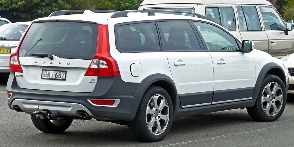 File:2007-2010 Volvo XC70 (BZ)