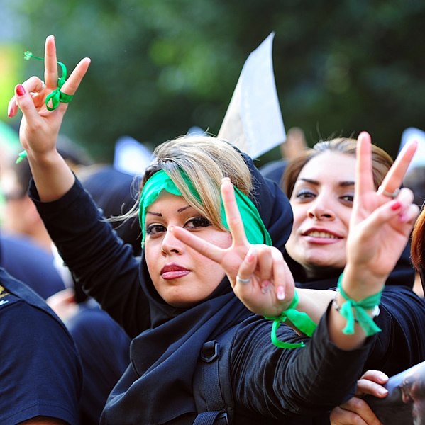 Иранские девушки 599px-5th_Day_-_3V
