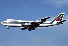 Most 747-200s had ten windows per side on the upper deck Alitalia Boeing 747-243B I-DEMV Bidini.jpg