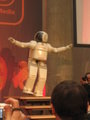 ASIMO tancuje