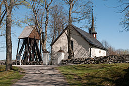 Bärbo kyrka med klockstapel