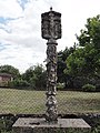 Croix de chemin sculptée