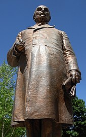 Statue of William Worrall Mayo, M.D. near the Mayo Clinic in Rochester BronzeWilliamWorrallMayo.JPG