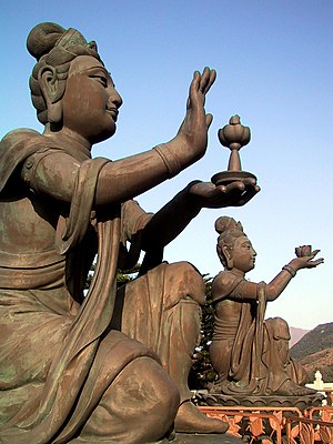 Buddhistic Statues praising the big Buddha (Ti...