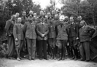 Hitler posing for pictures with his staff, 1940 Bundesarchiv Bild 183-R99057, Fuhrerhauptquartier, Adolf Hitler mit Stab.jpg