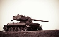 而AMX-13輕型坦克的搖擺砲塔能搭載90毫米甚至105毫米的坦克砲。