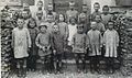 Photo de classe à Hermenches dans les années 1930