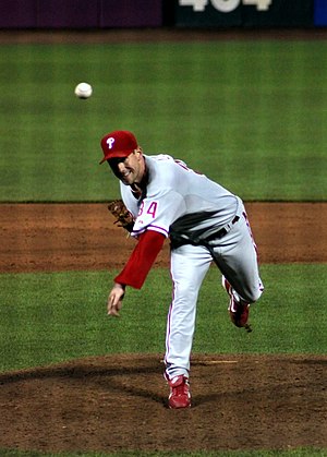 Cliff Lee pitching for the first time as a mem...