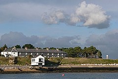 Cottages at Lepe - geograph.org.uk - 1096865.jpg