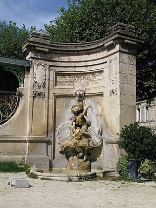 Détail du bâtiment marché.