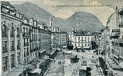GRENOBLE - Place Grenette et le St-Eynard (1300 m.)