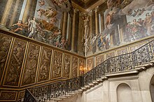 One of the sets of stairs at the main entrance Hampton Court stairs.jpg