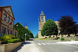 Centrum met gemeentehuis en Église Saint-Pierre