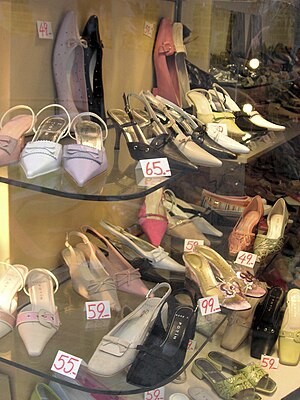 English: Shoes in a shop