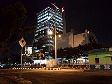 Foto langsung yang menampilkan keijndahan Menara Dang Merdu di malam hari.