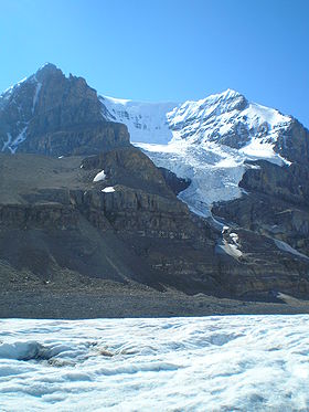Vue du mont Andromeda depuis le glacier Athabasca.