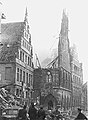 Le bâtiment détruit par les bombardements, octobre 1944, photographié juste avant que le pignon s'effondre vers l'avant.