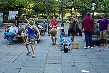 Músicos callejeros en el barrio.