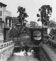 La Conca dell'Incoronata nel 1925, quando era ancora in funzione, prima dell'interramento dell'ultimo tratto del Naviglio della Martesana, che ha tolto l'acqua alla conca. Sullo sfondo si vede il ponte delle Gabelle. Dopo la Conca dell'Incoronata il canale iniziava a chiamarsi Naviglio di San Marco