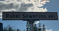 Seweriinin mukaan nimetty tie Eidsfossissa entisessä Hofin kunnassa, josta hän oli kotoisin.