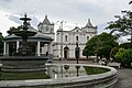 Parc Central et église à Heredia.