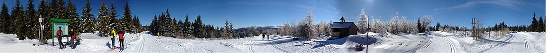 Jedna z tras narciarskich w pobliżu Stogu Izerskiego – rozdroże pod Cichą Równią (1001 m n.p.m.)