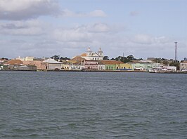 São José do Norte gezien vanaf het water van de lagune Lagoa dos Patos