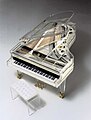 Piano transparent