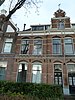 Woonhuis met kenmerken van Hollandse neorenaissance en classicisme-stijl