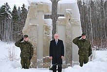 Endine Tamsalu vallavanem Toomas Uudeberg Vistla mälestusmärgi juures