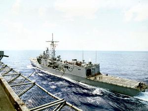 USS Taylor (FFG-50) refuels from USS John F. Kennedy (CV-67)