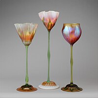 Louis Comfort Tiffany (1900-02) Vases aux motifs floraux [Verres] Metropolitan Museum of Art, États-Unis