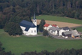 Fahrenberg mit Wallfahrtskirche (2016)