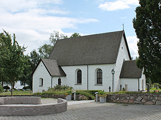 Kyrkan sedd från nordväst