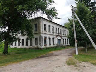 Будівля закритої середньої школи с.Лютенька