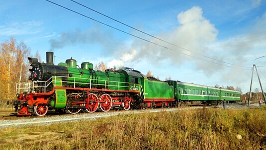 Паровоз Су-250-74 заправляется водой на станции Куженкино