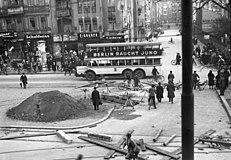 JUNO-Werbung auf einem Bus der Berliner Verkehrsbetriebe während des BVG-Streiks 1932