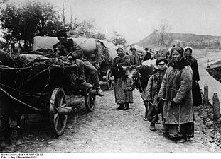 Paysans russes évacués pendant la Grande Retraite, novembre 1915.