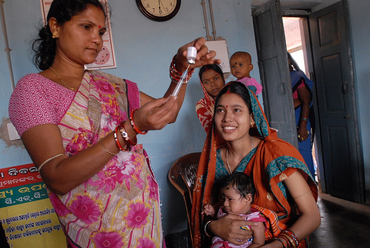 http://upload.wikimedia.org/wikipedia/commons/thumb/e/e2/Community_health_worker_gives_a_vaccination_in_Odisha_state%2C_India_%288380317750%29.jpg/1280px-Community_health_worker_gives_a_vaccination_in_Odisha_state%2C_India_%288380317750%29.jpg