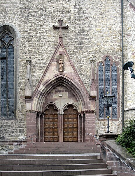 FileEingangsportal der Altstadtkirche St Mari Heimsuchung in Warburg