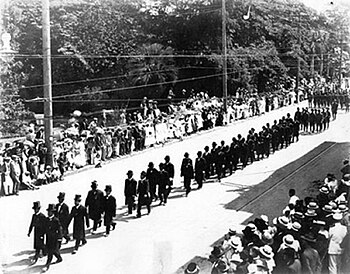 English: Funeral procession of Queen Liliuokal...