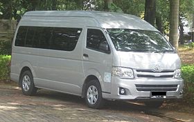 Hiace200Commuter13Silver.JPG