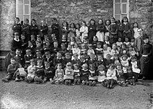 Infants class at Llithfaen school (1887) Infants, Llithfaen school (1887) NLW3363304.jpg