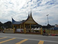 Gerbang lapangan di Jelebu