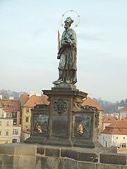 Статуя св. Яна Непомуцкого на Карловом Мосту