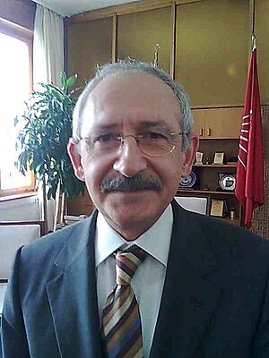 English: Kemal Kılıçdaroğlu in his office