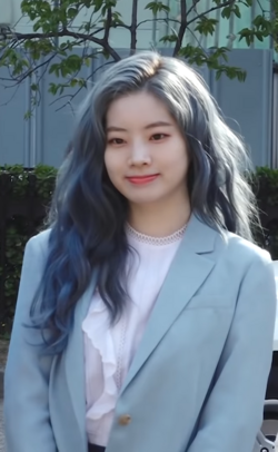 Litrato ni Dahyun sa KBS Music Bank noong 2019