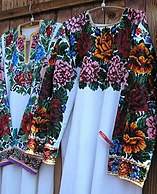 لباس عروس هوتسول، مهره‌دوزی