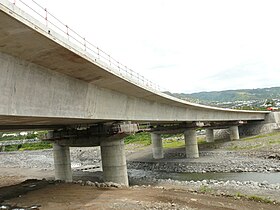 Le pont à la fin de sa construction.