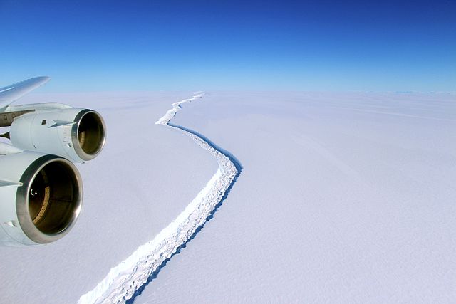 Поглед на пукотину у леднику Ларсен-Ц, Антарктик (2016)